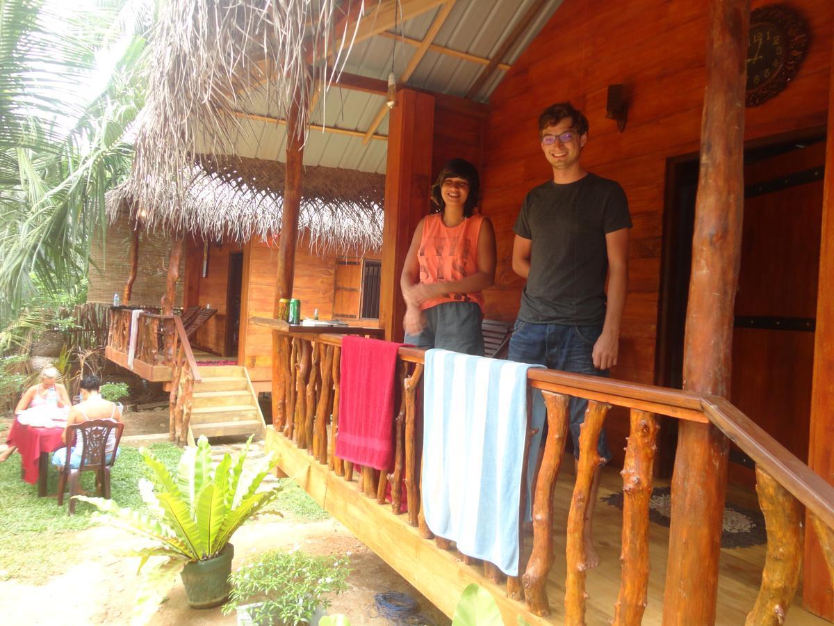 Hotel The Green Station Dikwella Esterno foto