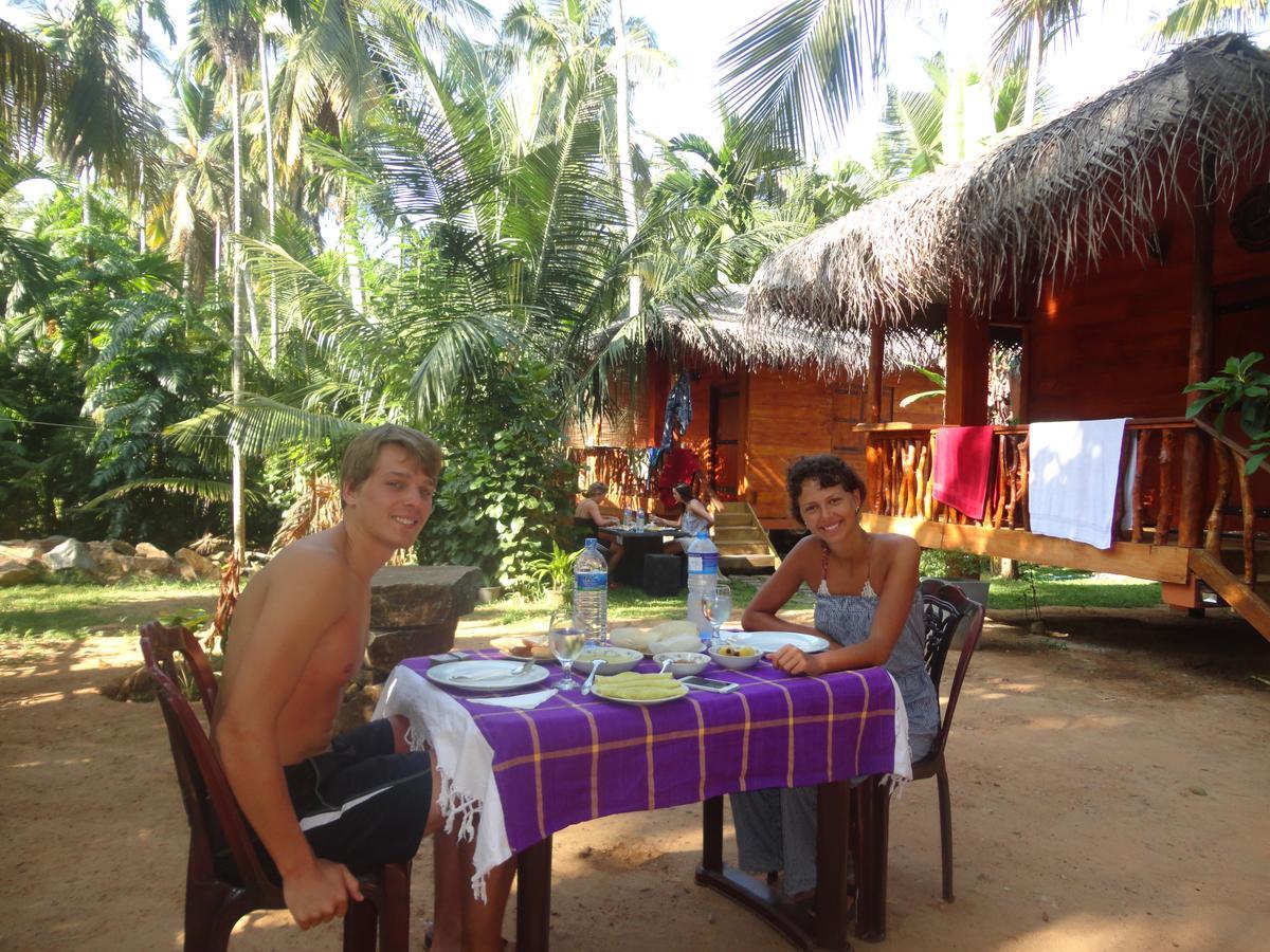 Hotel The Green Station Dikwella Esterno foto