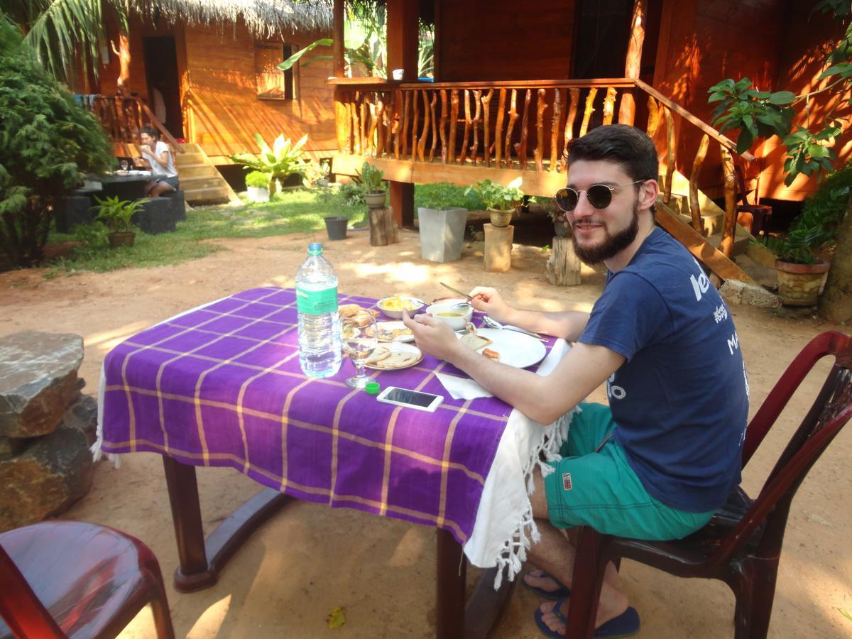 Hotel The Green Station Dikwella Esterno foto